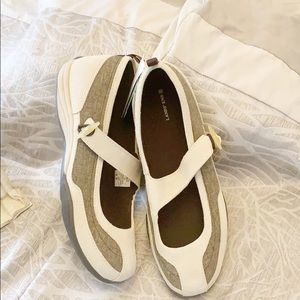 Lands’ End Mary Janes Gray flats button loop NWT